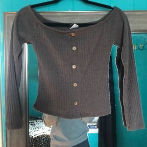 Off shoulder long sleeve